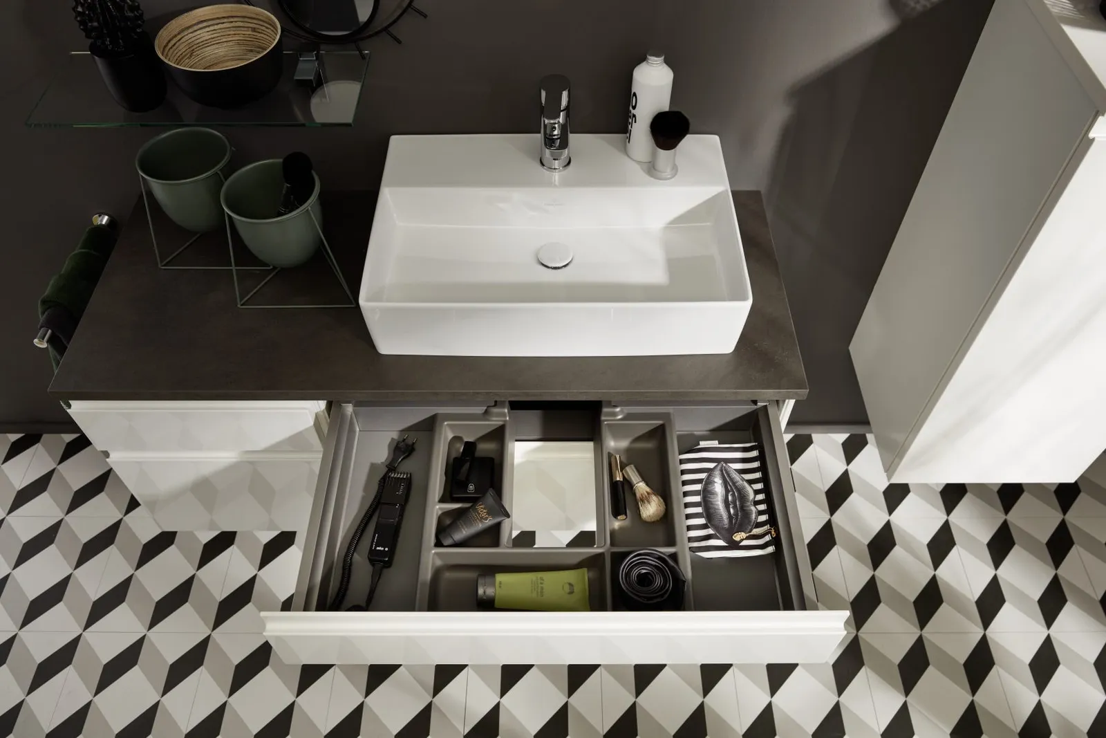 Alpha Lack — mobilier baie — poza 2