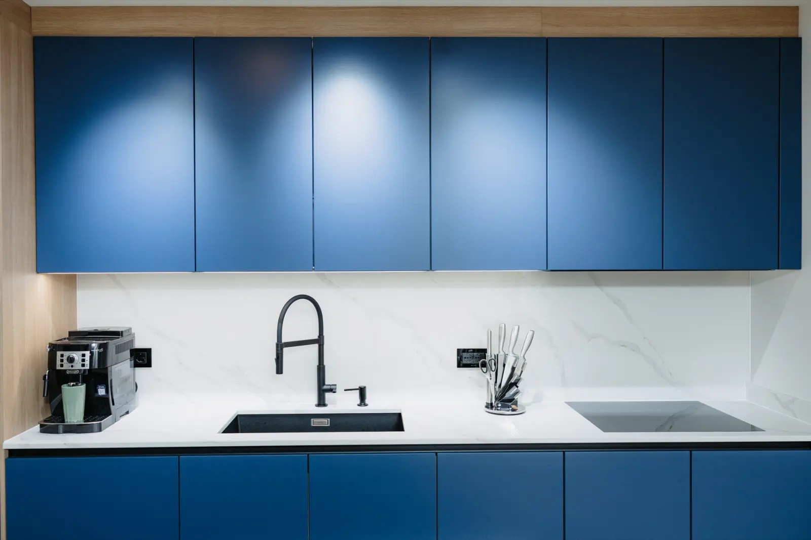Soft Lack — blueberry — zonă de spălare cu baterie neagră